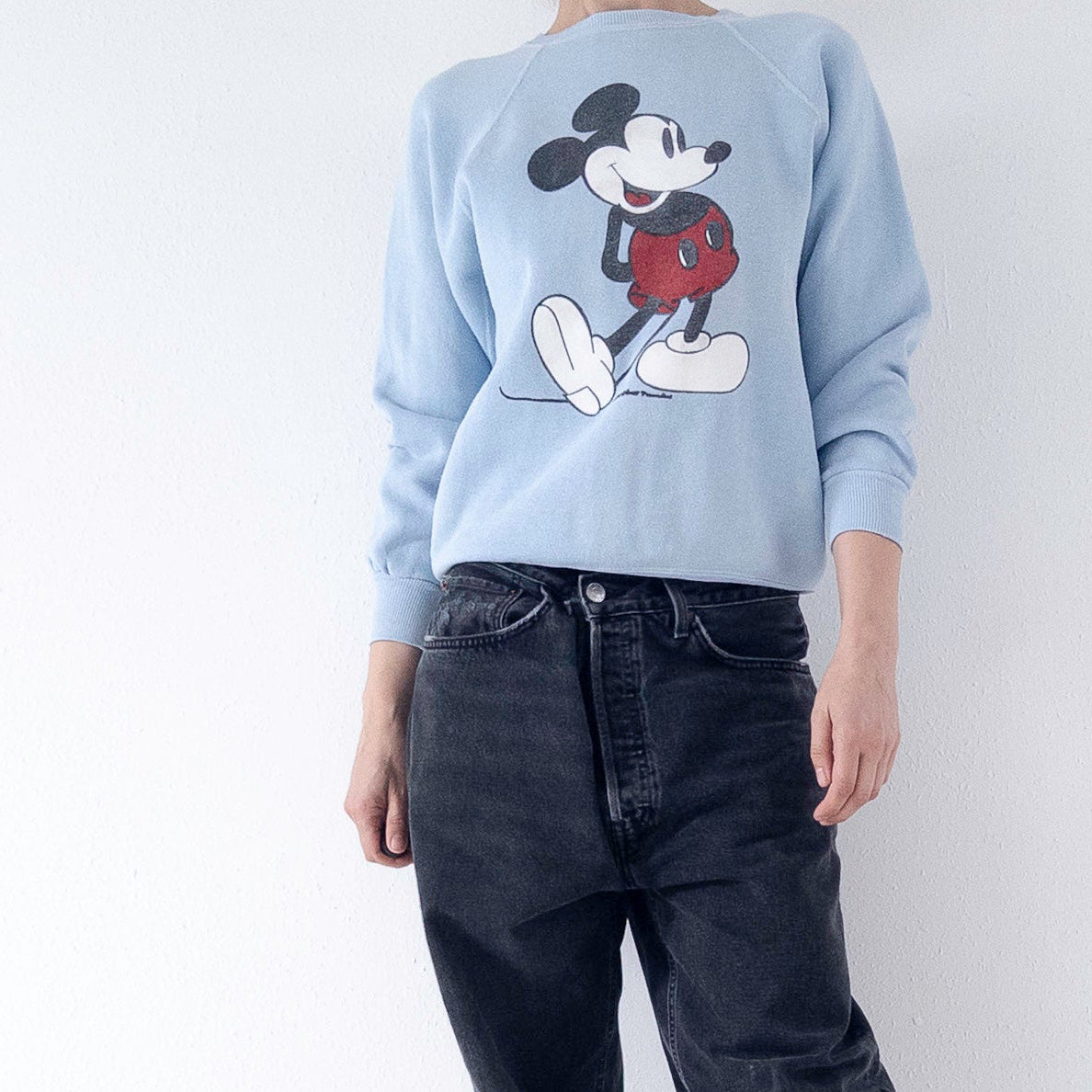 Gr. XS - S  Walt Disney Productions Mickey Mouse Raglan Crewneck Sweatshirt 70s Made in USA