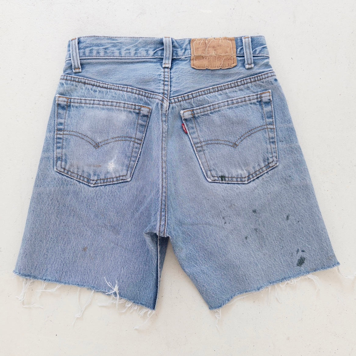 W25 - 26 Levis 501 Shorts| Cutoffs | 80s Vintage Made in USA