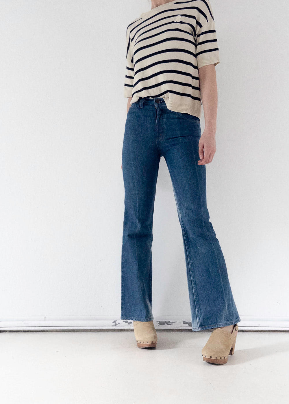 W23 - 24 L33 Levis Bellbottoms 70s Vintage Made in USA