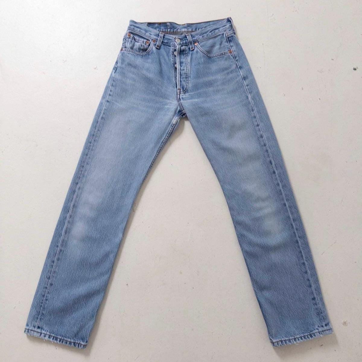 Vintage Levis 501 W26 L30 | 2002 Made in Poland | Button Fly 00s Vintage | Lightblue Mid Waist Jeans Damen Denim