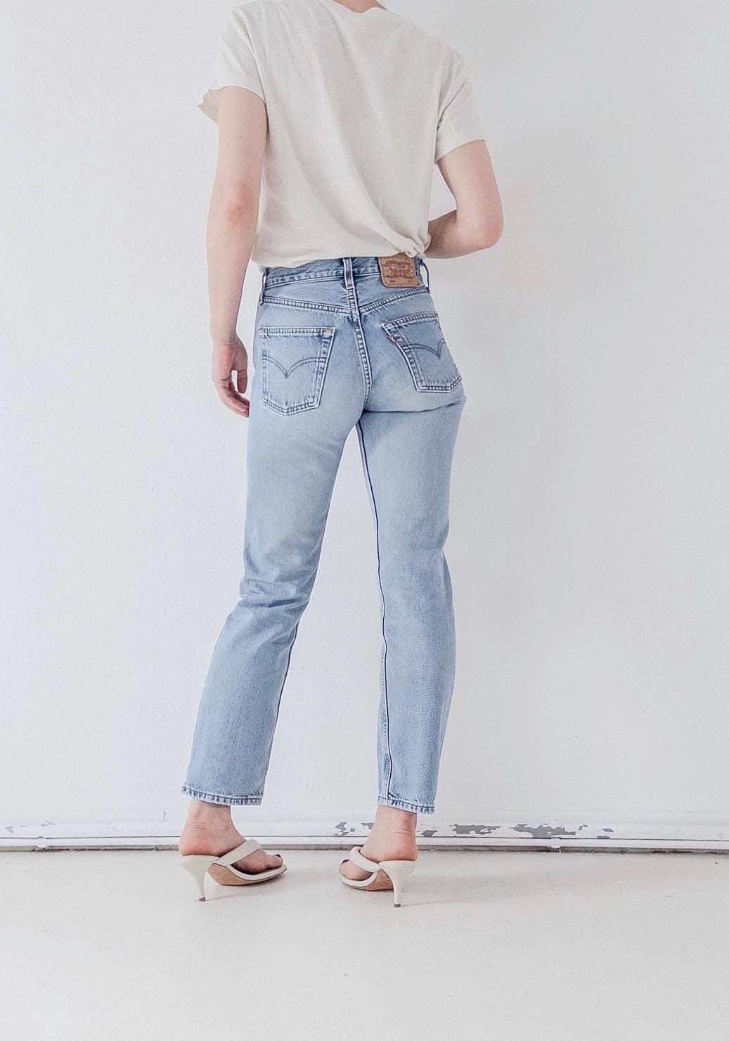 Vintage Levis 501 W26 L30 | 2002 Made in Poland | Button Fly 00s Vintage | Lightblue Mid Waist Jeans Damen Denim