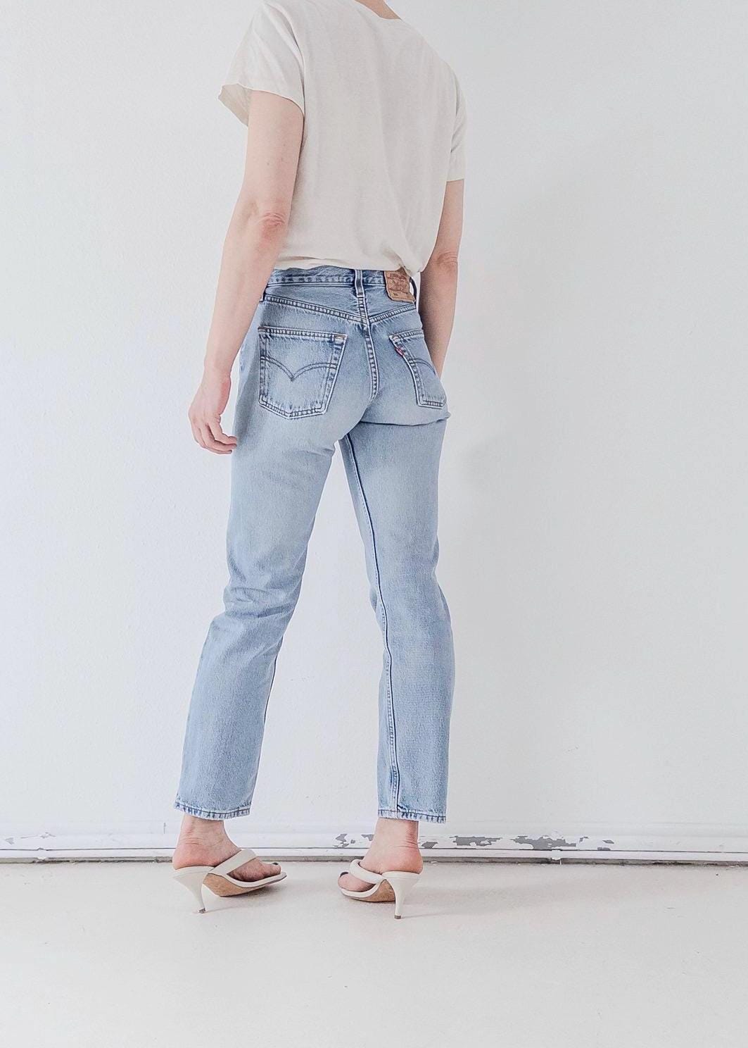 Vintage Levis 501 W26 L30 | 2002 Made in Poland | Button Fly 00s Vintage | Lightblue Mid Waist Jeans Damen Denim