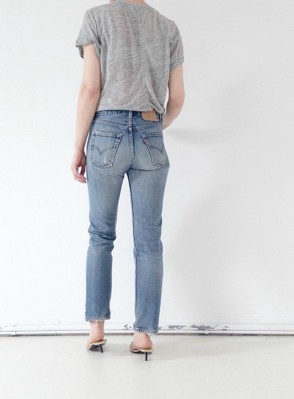 Vintage Levis 505 – W25 L30 Made in Italy – Red Tab – 1998 – Soft Worn Straight Fit Denim 90s