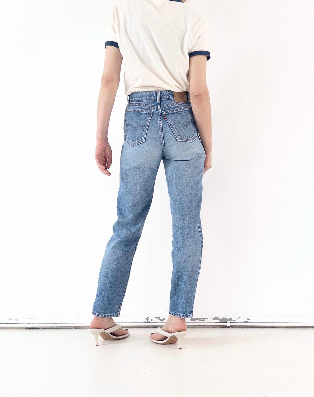 Vintage Levis 416 Jeans Damen W26 | 80s High Waist Denim | Made in Belgium | Orange Tab | Straight Leg | Light Distressed