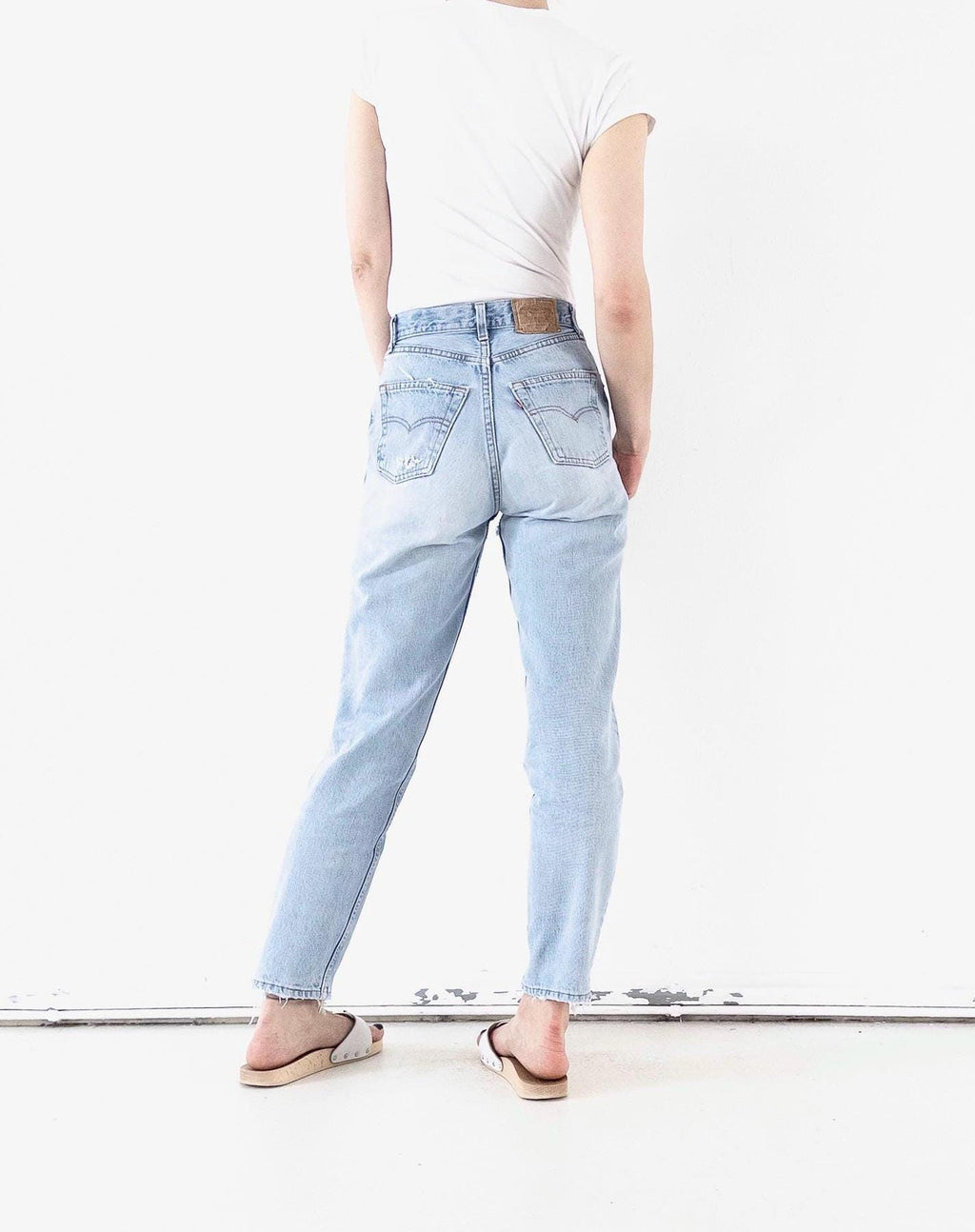 Vintage Levis 901 Jeans Damen W25 W26 | Light Blue Distressed Denim | 90s High Waist | Made in USA | Ripped & Frayed