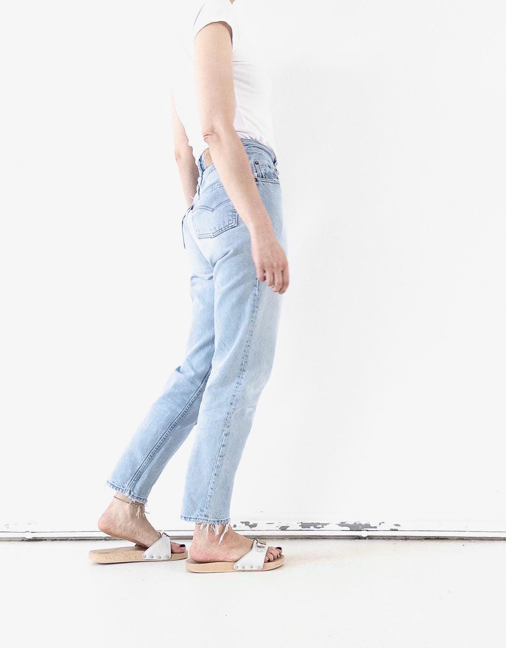 Vintage Levis 901 Jeans Damen W25 W26 | Light Blue Distressed Denim | 90s High Waist | Made in USA | Ripped & Frayed