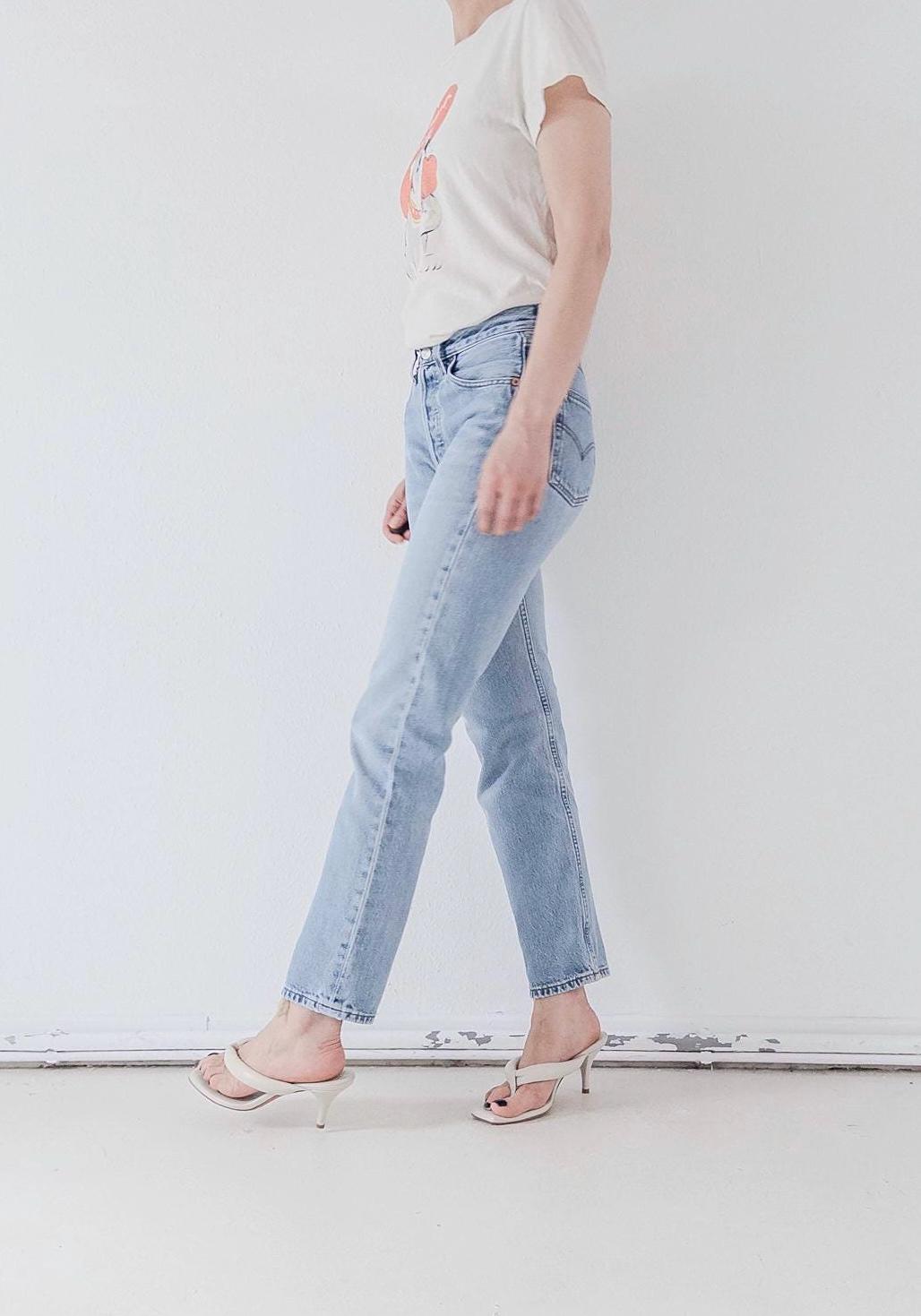 Vintage Levis 501 W26 L30 | 2002 Made in Poland | Button Fly 00s Vintage | Lightblue Mid Waist Jeans Damen Denim