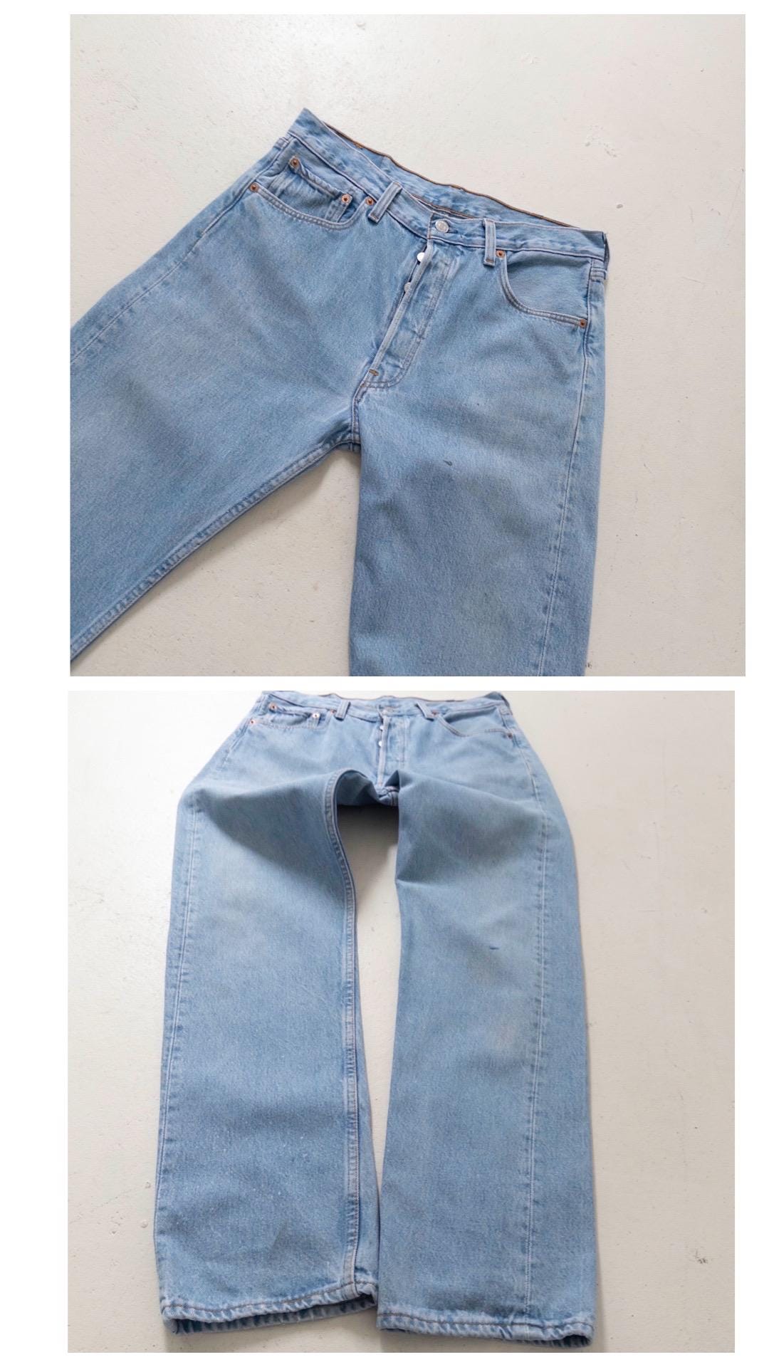 Detailansicht der Hosenbeine mit unauffälligen hellen Flecken, weißen Farbspritzern sowie blauen & schwarzen Lackklecksen. Authentischer Vintage Workwear Look.