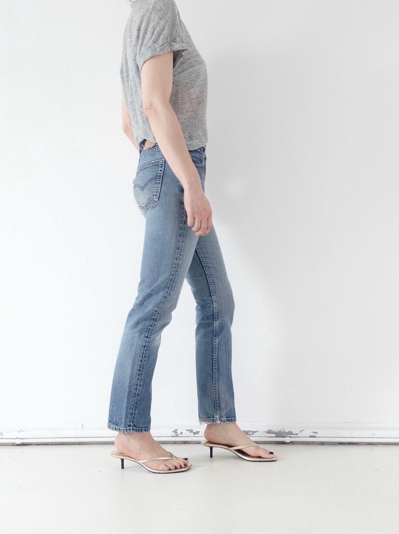 Vintage Levis 505 – W25 L30 Made in Italy – Red Tab – 1998 – Soft Worn Straight Fit Denim 90s