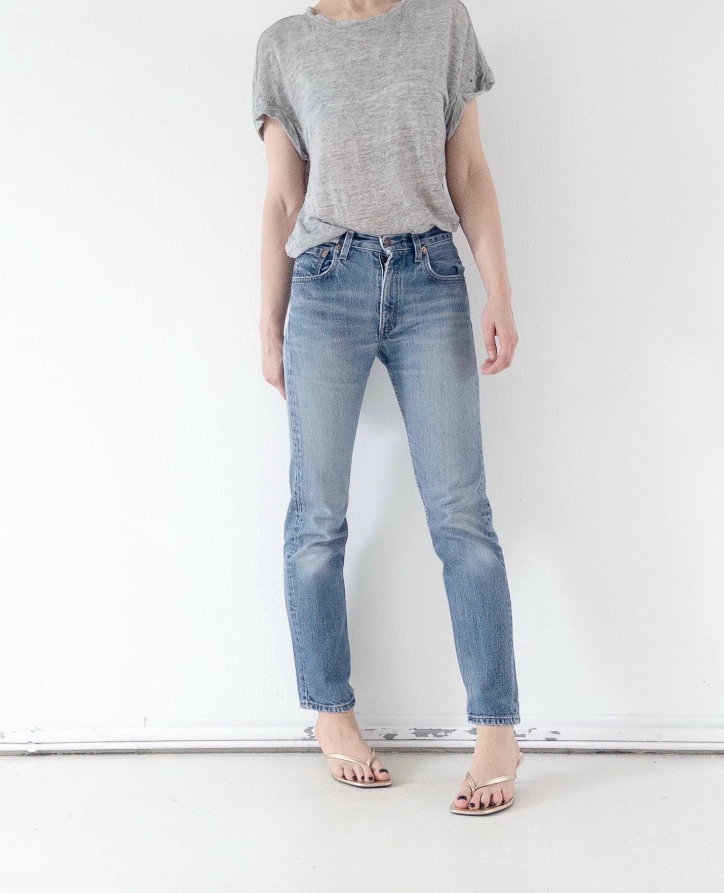Vintage Levis 505 – W25 L30 Made in Italy – Red Tab – 1998 – Soft Worn Straight Fit Denim 90s
