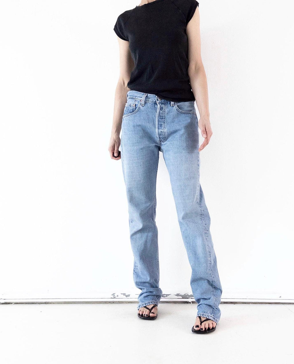 Levis 501 Jeans W30/31 L36 1995 Mid Blue Boyfriend Denim Made in USA 90s Vintage