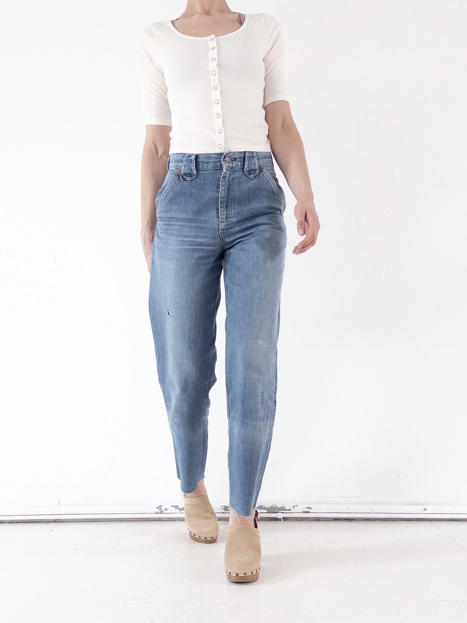 80s Vintage Levis Jeans W27 L30 White Tab Faded Mid Blue Denim Mom Fit Made in Belgium 1980