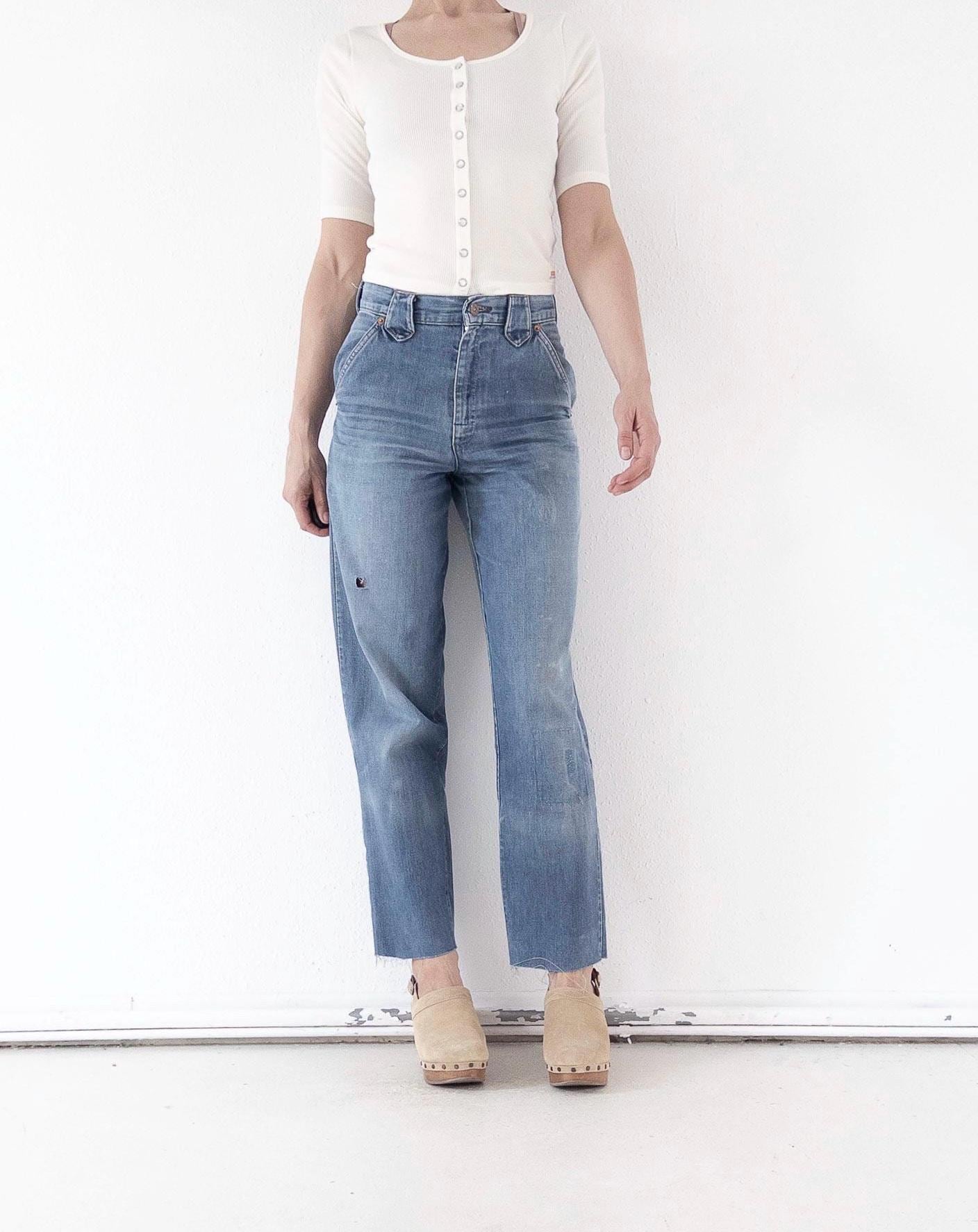 80s Vintage Levis Jeans W27 L30 White Tab Faded Mid Blue Denim Mom Fit Made in Belgium 1980