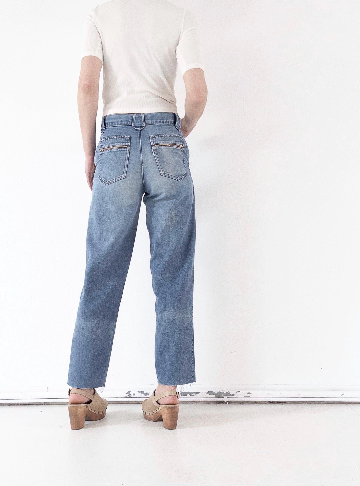 80s Vintage Levis Jeans W27 L30 White Tab Faded Mid Blue Denim Mom Fit Made in Belgium 1980