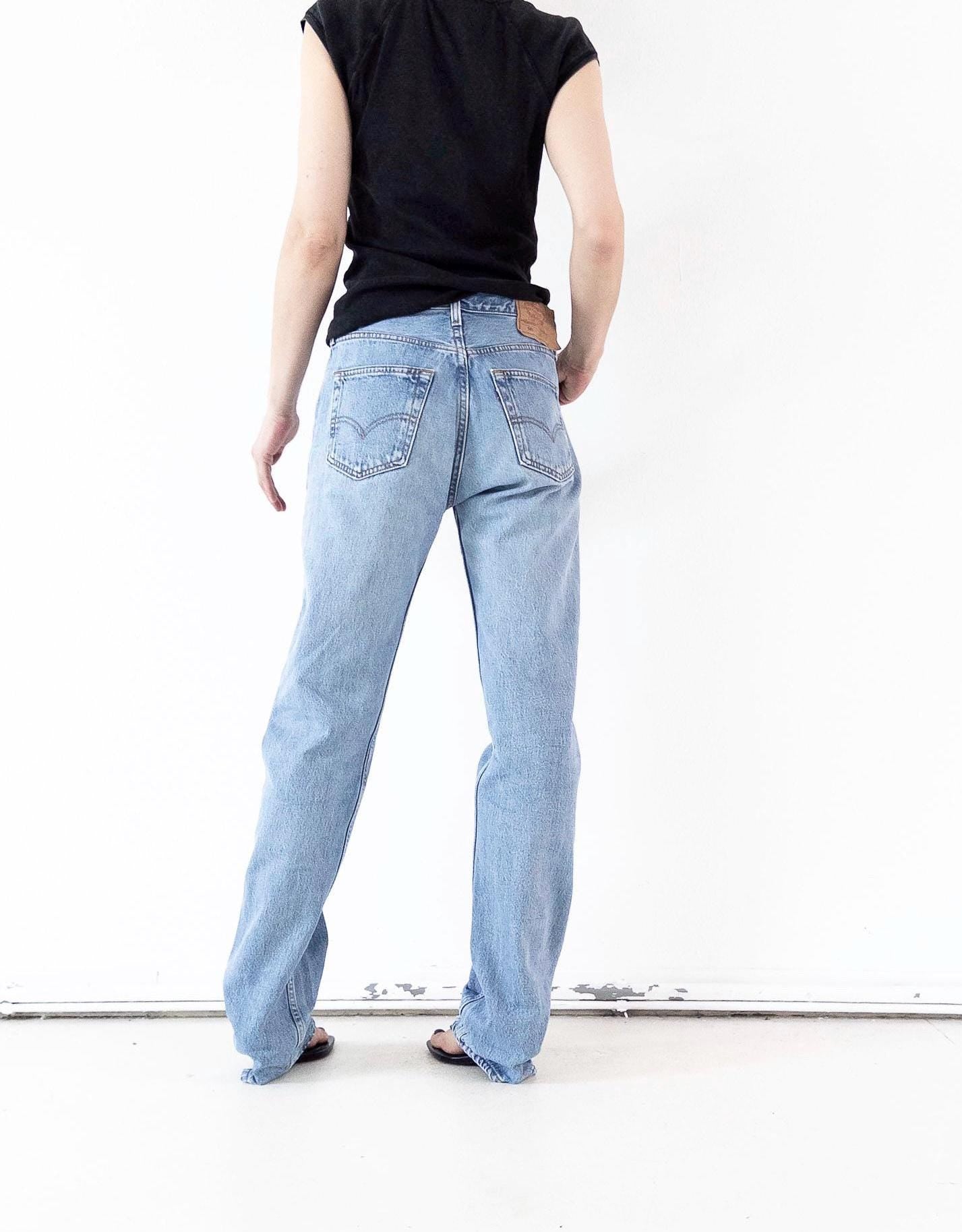 Levis 501 Jeans W30/31 L36 1995 Mid Blue Boyfriend Denim Made in USA 90s Vintage