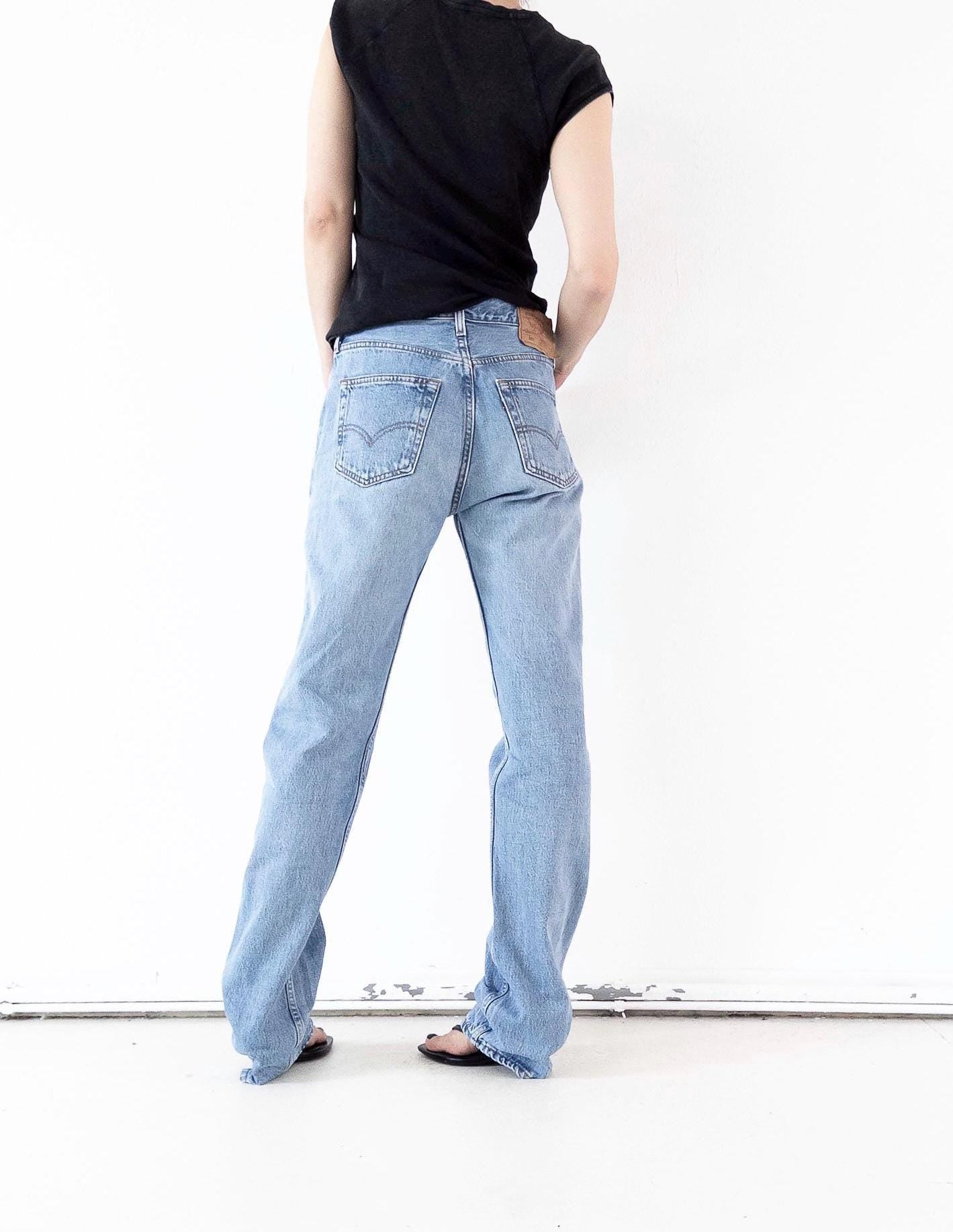 Levis 501 Jeans W30/31 L36 1995 Mid Blue Boyfriend Denim Made in USA 90s Vintage