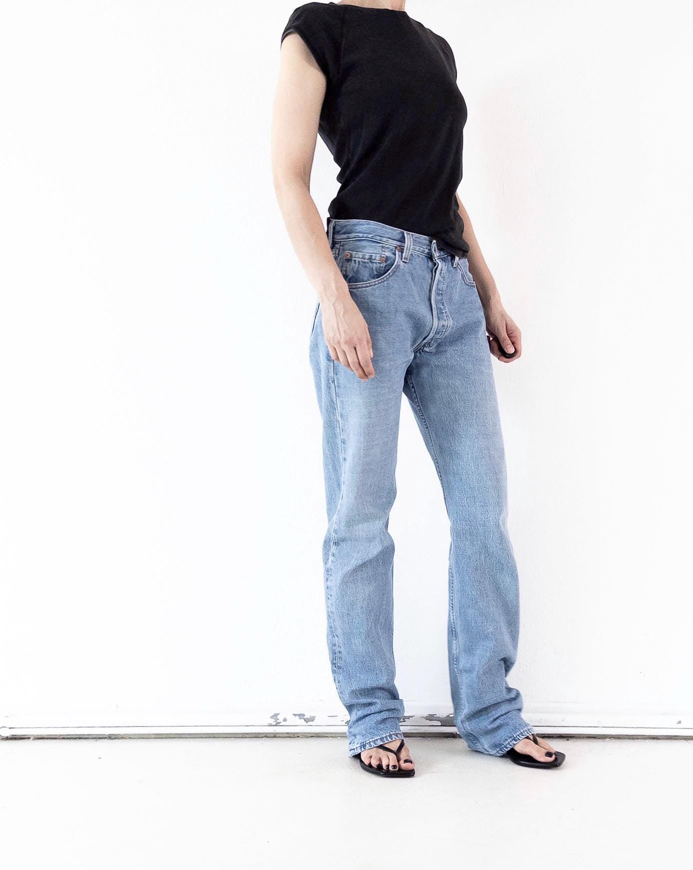 Levis 501 Jeans W30/31 L36 1995 Mid Blue Boyfriend Denim Made in USA 90s Vintage