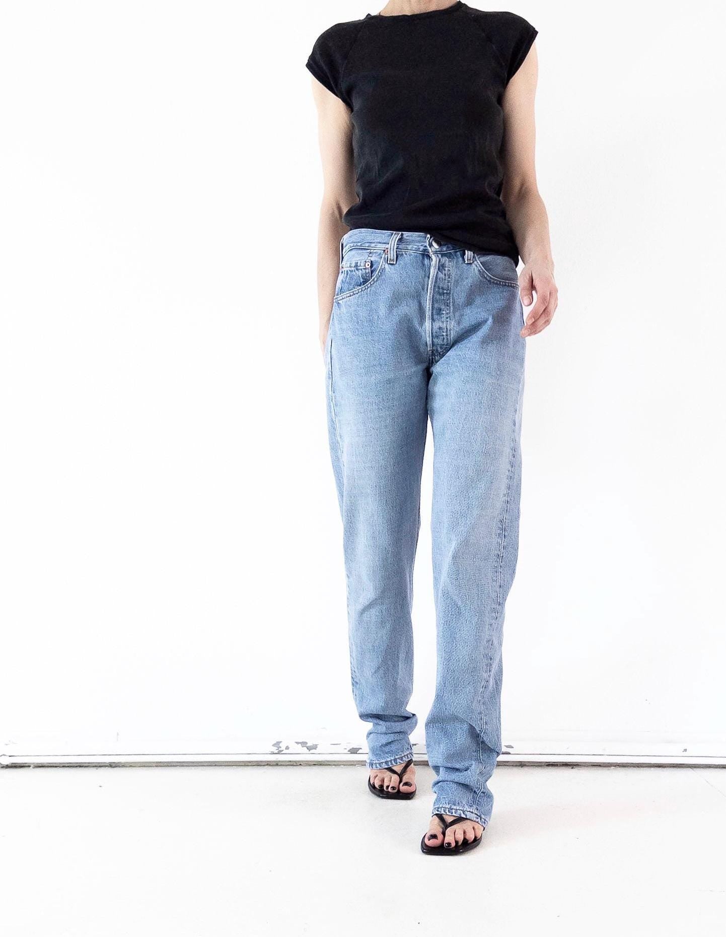 Levis 501 Jeans W30/31 L36 1995 Mid Blue Boyfriend Denim Made in USA 90s Vintage