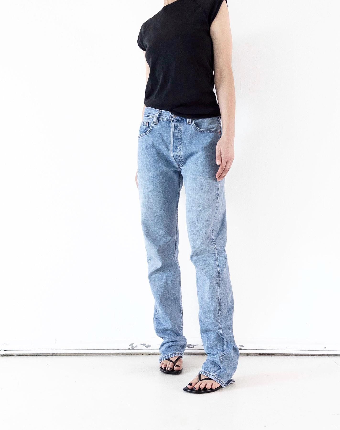 Levis 501 Jeans W30/31 L36 1995 Mid Blue Boyfriend Denim Made in USA 90s Vintage