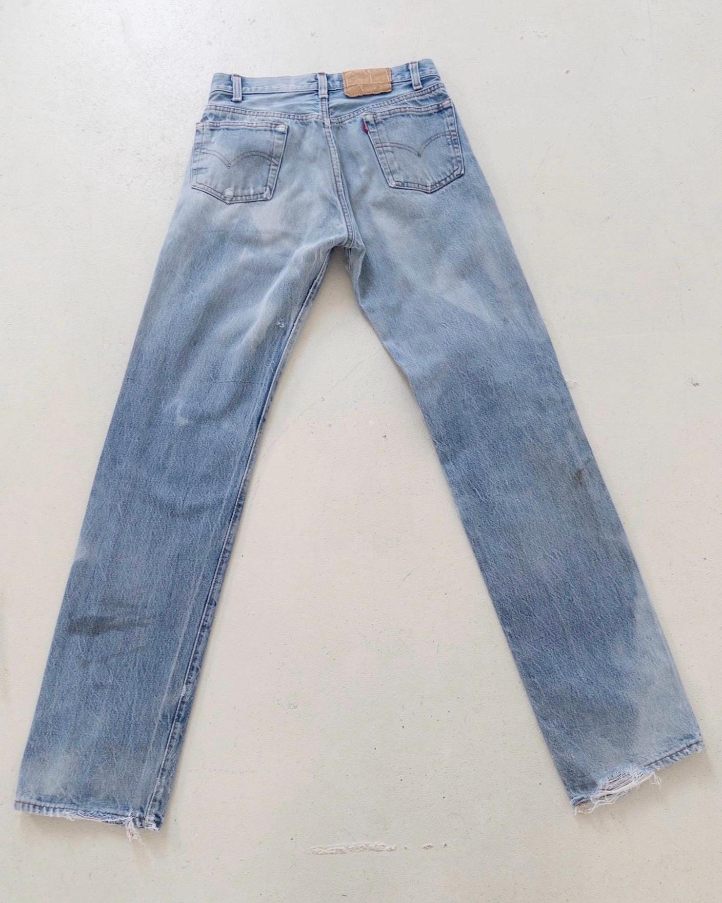 Vintage Levis 501 W26 W27 70s Denim Made in USA Button 8 Distressed Faded Light Wash Jeans