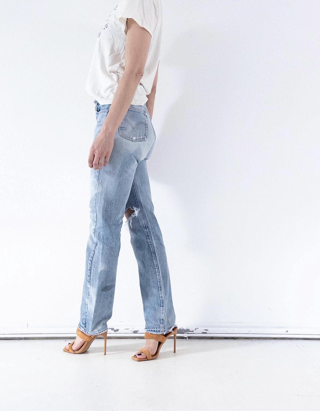 Vintage Levis 501 W26 W27 70s Denim Made in USA Button 8 Distressed Faded Light Wash Jeans