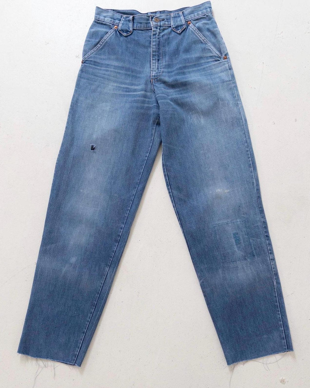 80s Vintage Levis Jeans W27 L30 White Tab Faded Mid Blue Denim Mom Fit Made in Belgium 1980