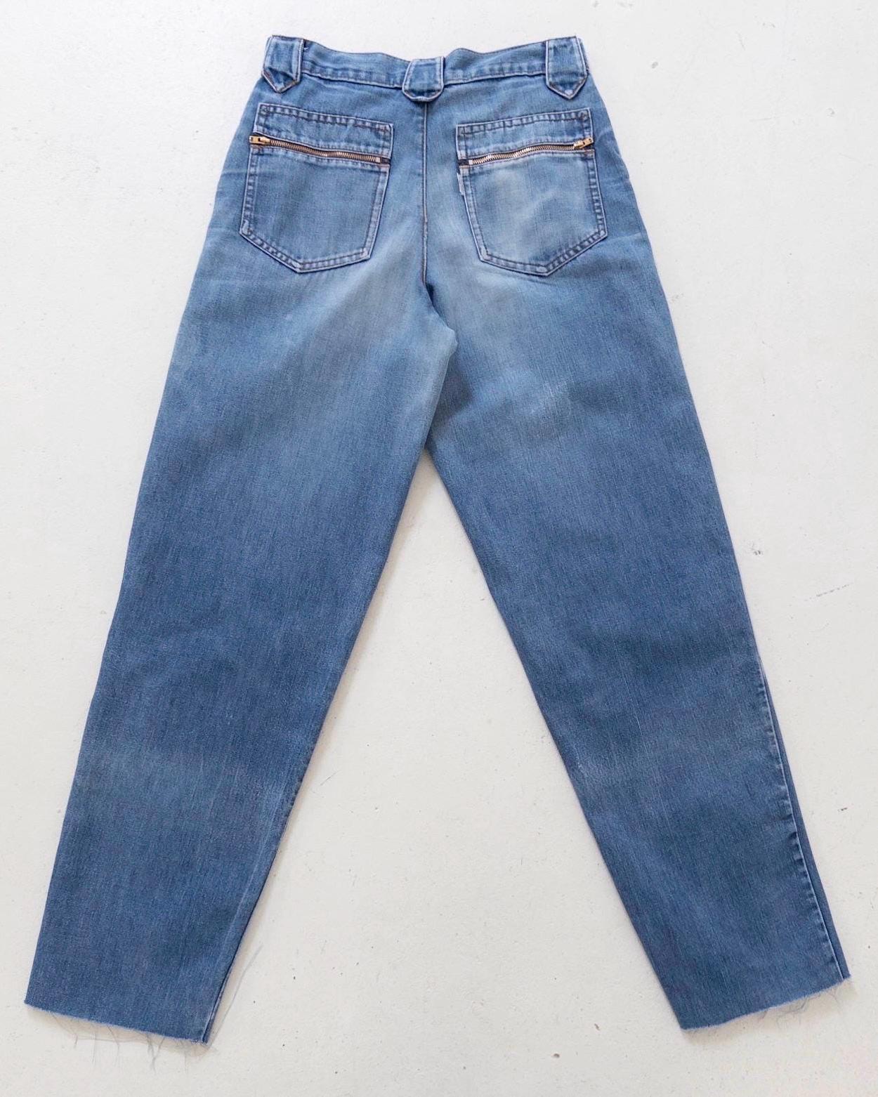 80s Vintage Levis Jeans W27 L30 White Tab Faded Mid Blue Denim Mom Fit Made in Belgium 1980