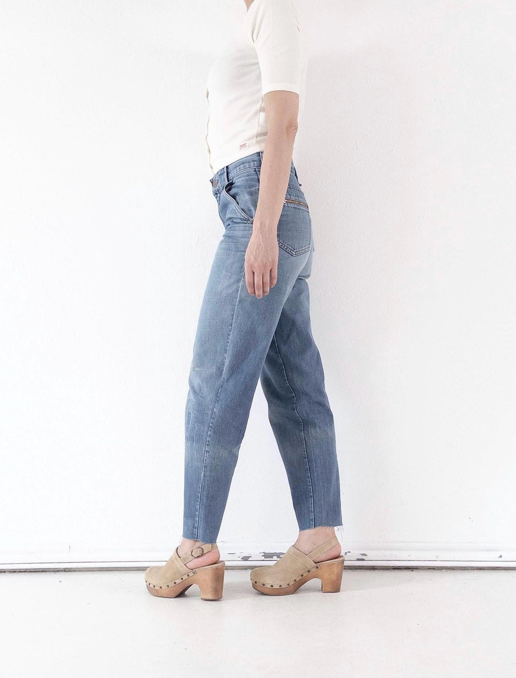 80s Vintage Levis Jeans W27 L30 White Tab Faded Mid Blue Denim Mom Fit Made in Belgium 1980