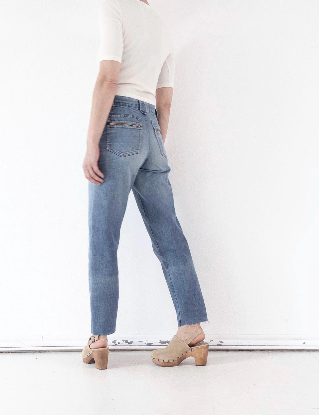 80s Vintage Levis Jeans W27 L30 White Tab Faded Mid Blue Denim Mom Fit Made in Belgium 1980