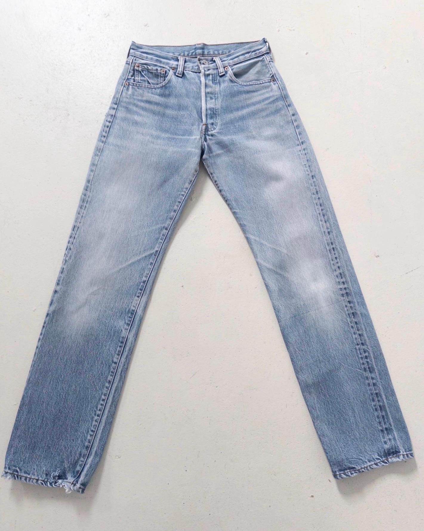 Levis 501 Selvedge Redline Jeans W26 L31 80s Vintage Made in USA Button 555 Faded Mid Blue Denim 1981