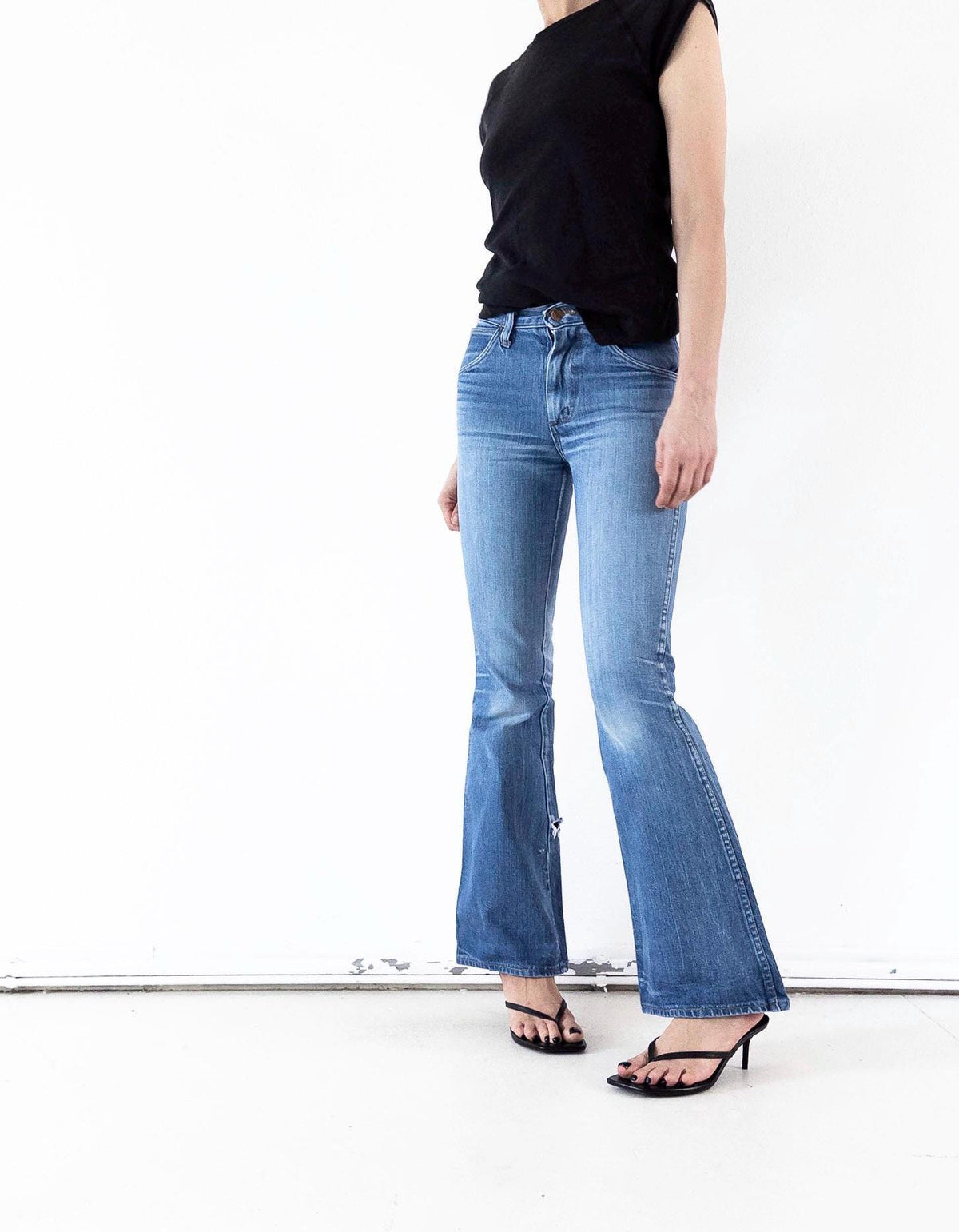70s Vintage Wrangler Blue Bell Flared Jeans W24 Faded Mid Blue Distressed Bellbottoms
