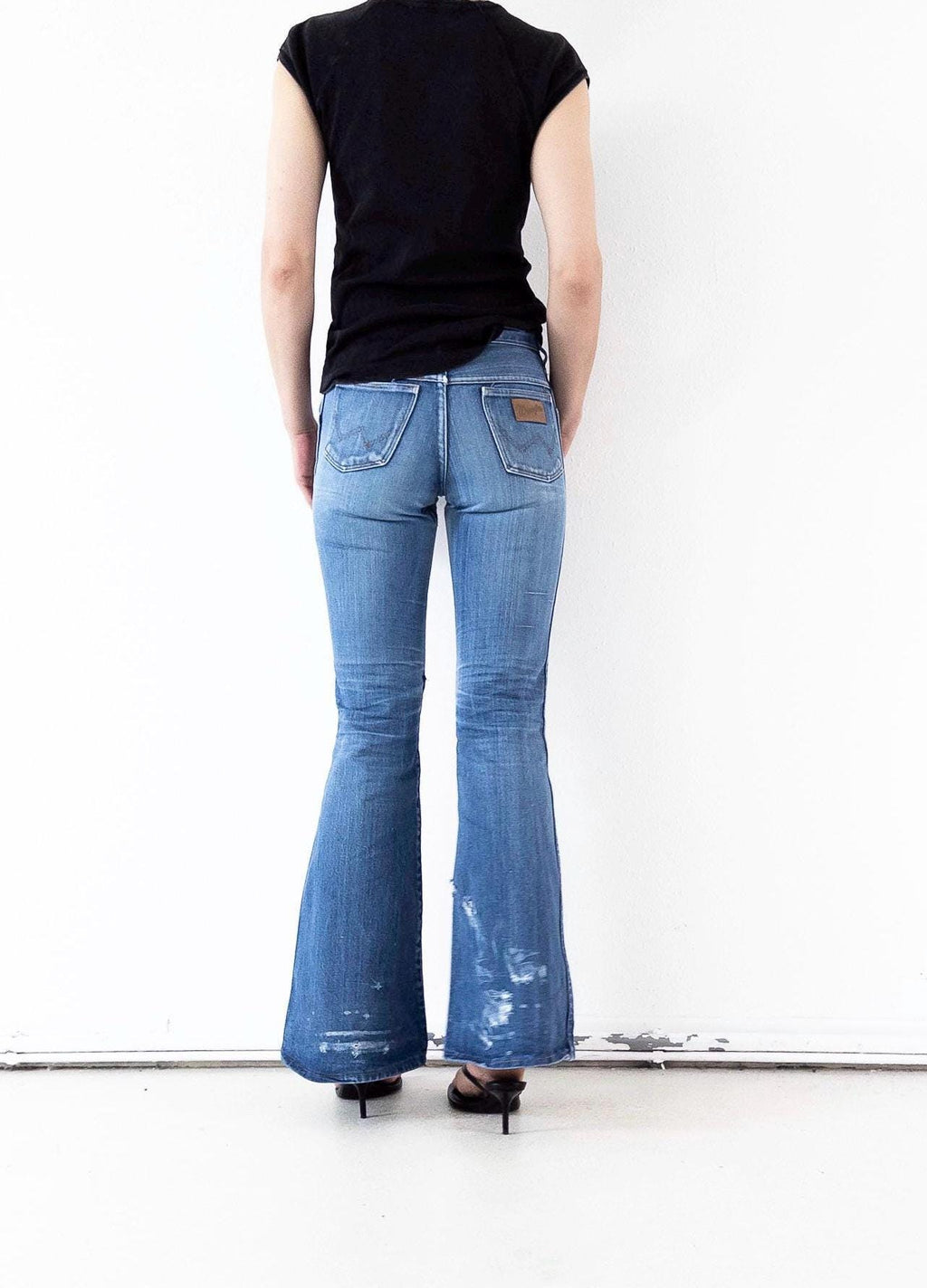 70s Vintage Wrangler Blue Bell Flared Jeans W24 Faded Mid Blue Distressed Bellbottoms