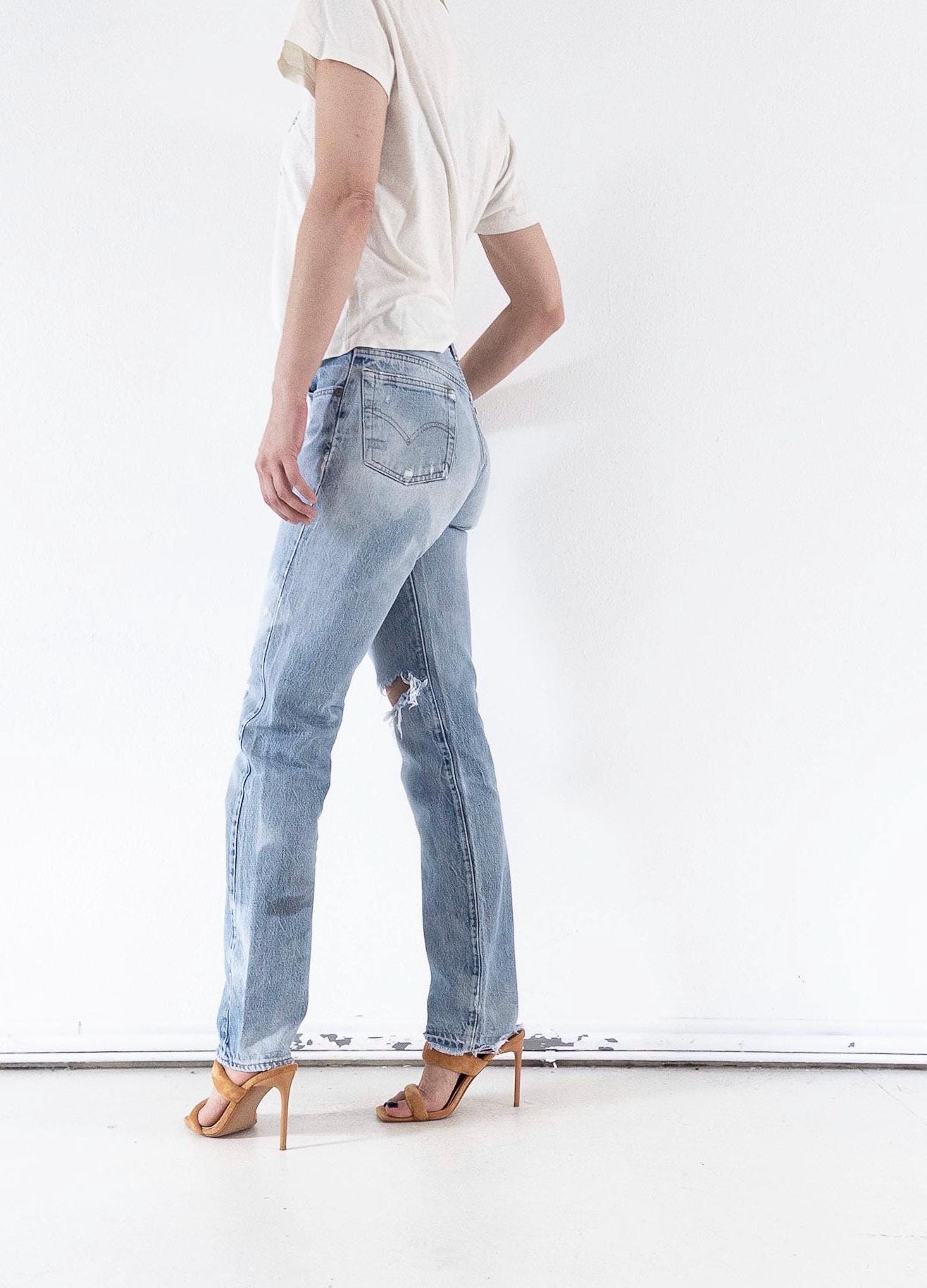 Vintage Levis 501 W26 W27 70s Denim Made in USA Button 8 Distressed Faded Light Wash Jeans