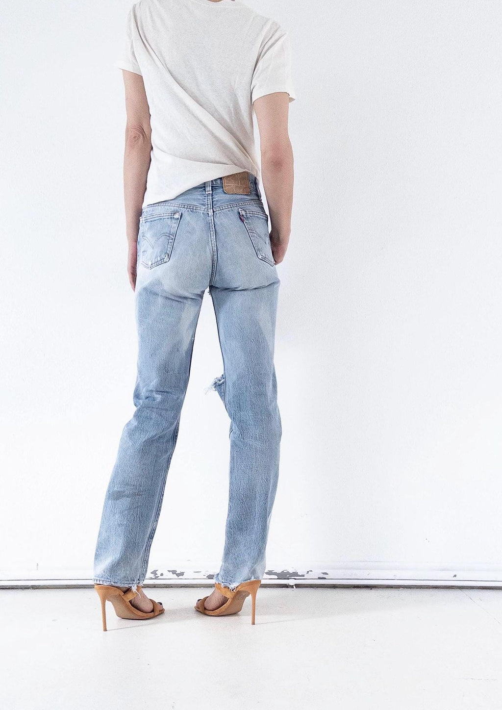 Vintage Levis 501 W26 W27 70s Denim Made in USA Button 8 Distressed Faded Light Wash Jeans