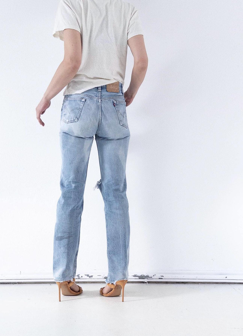 Vintage Levis 501 W26 W27 70s Denim Made in USA Button 8 Distressed Faded Light Wash Jeans