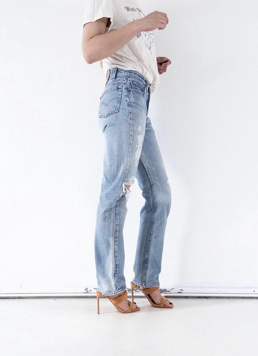Vintage Levis 501 W26 W27 70s Denim Made in USA Button 8 Distressed Faded Light Wash Jeans