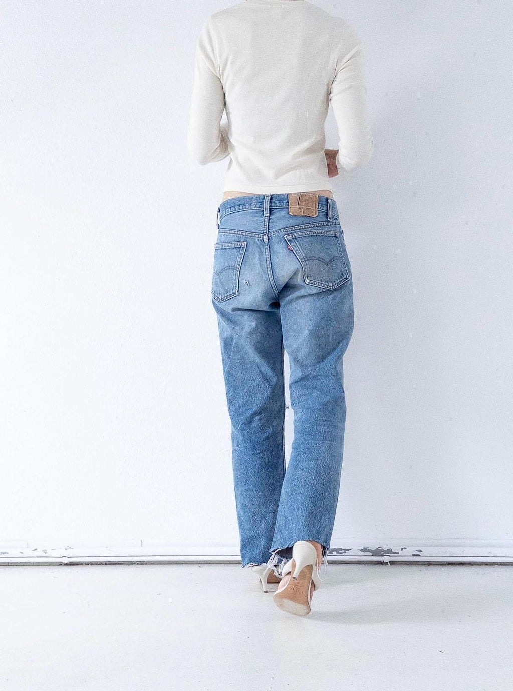 Levis 501 Jeans W30 L32 80s Vintage Made in USA Paint Splattered Thrashed Faded Mid Wash Denim 1987