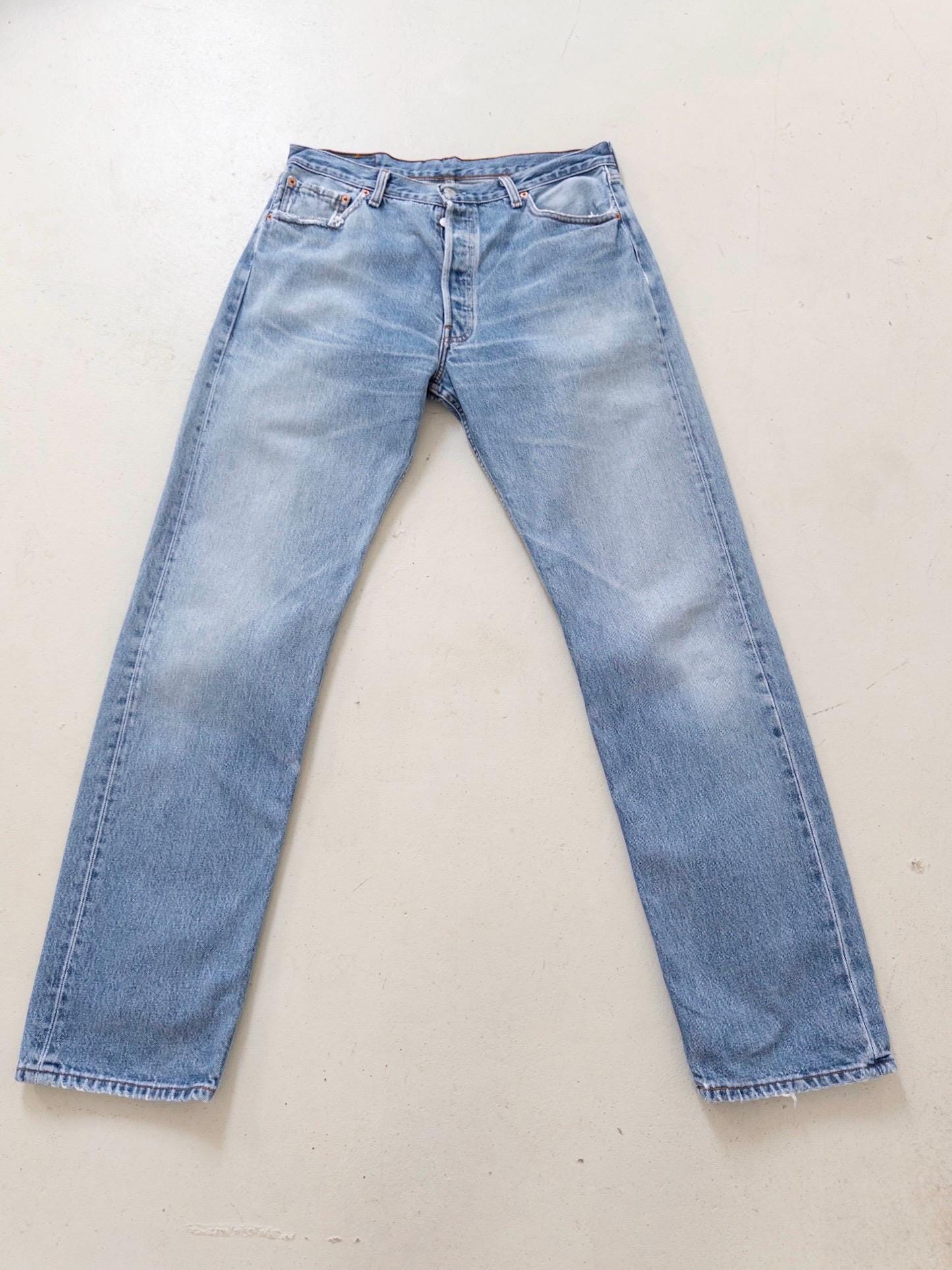 Levis 501 Jeans W34 L34 Light Blue Faded Boyfriend Worn‑In 90s Vintage Button Fly Denim