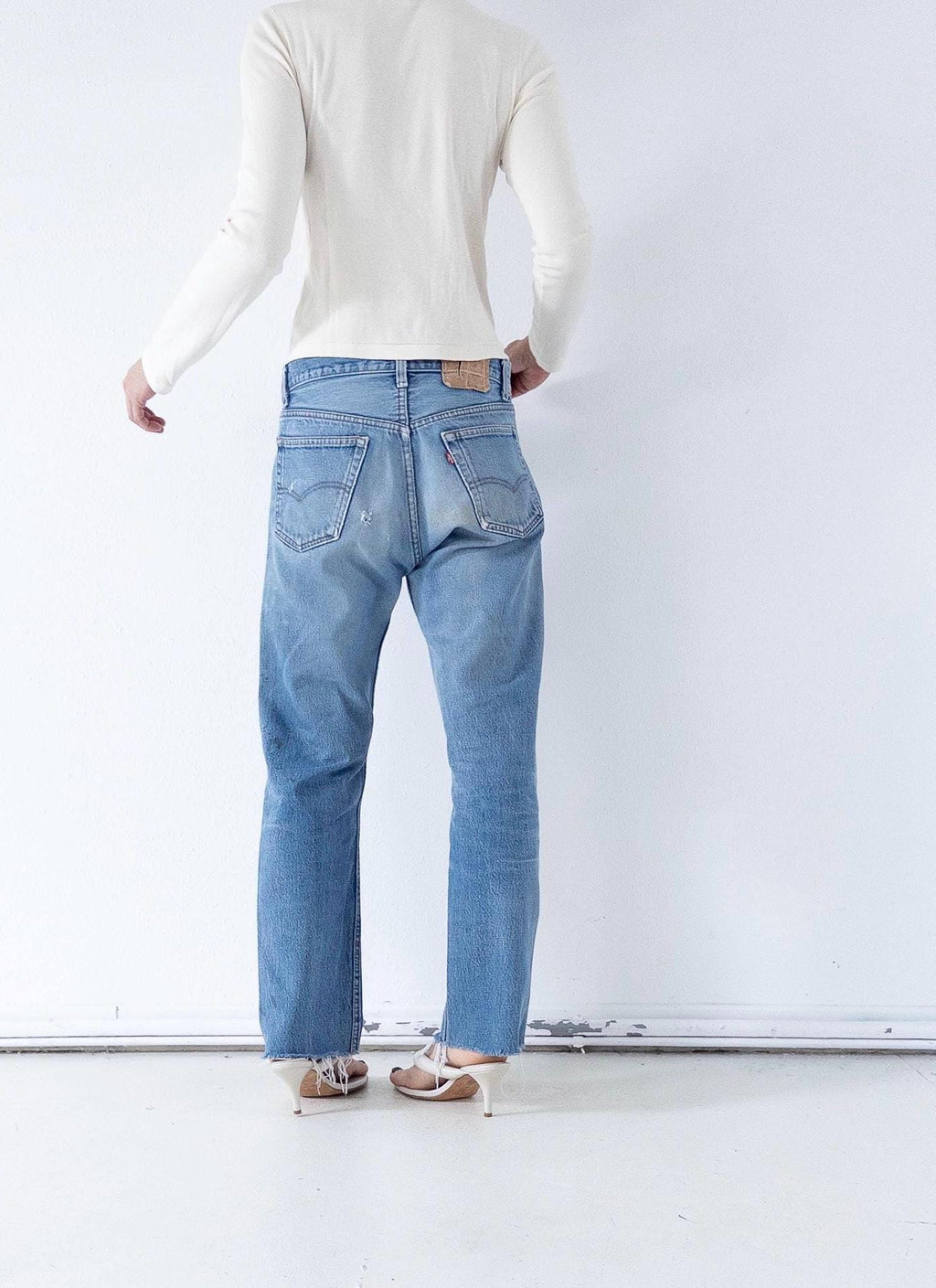 Levis 501 Jeans W30 L32 80s Vintage Made in USA Paint Splattered Thrashed Faded Mid Wash Denim 1987
