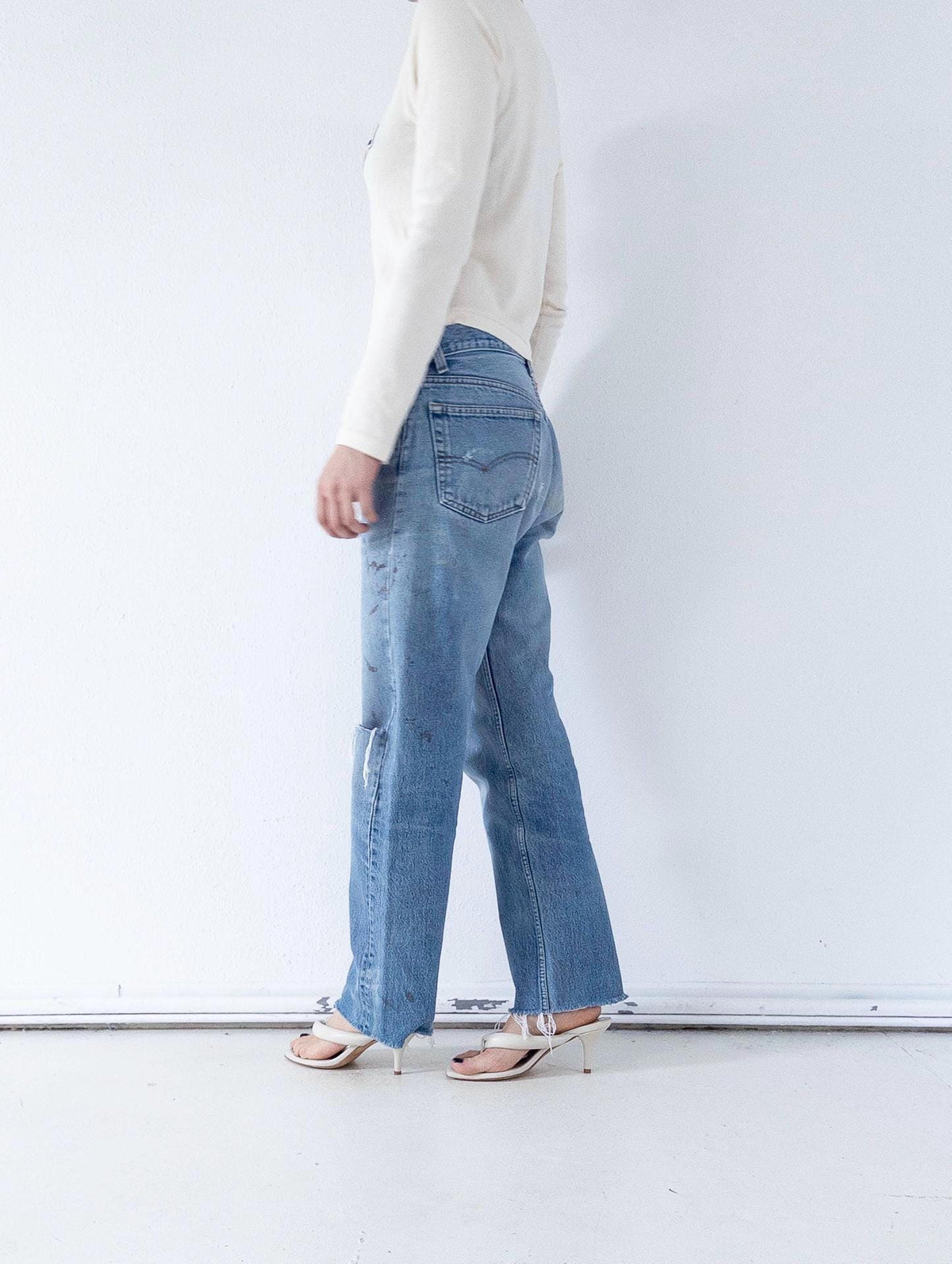 Levis 501 Jeans W30 L32 80s Vintage Made in USA Paint Splattered Thrashed Faded Mid Wash Denim 1987