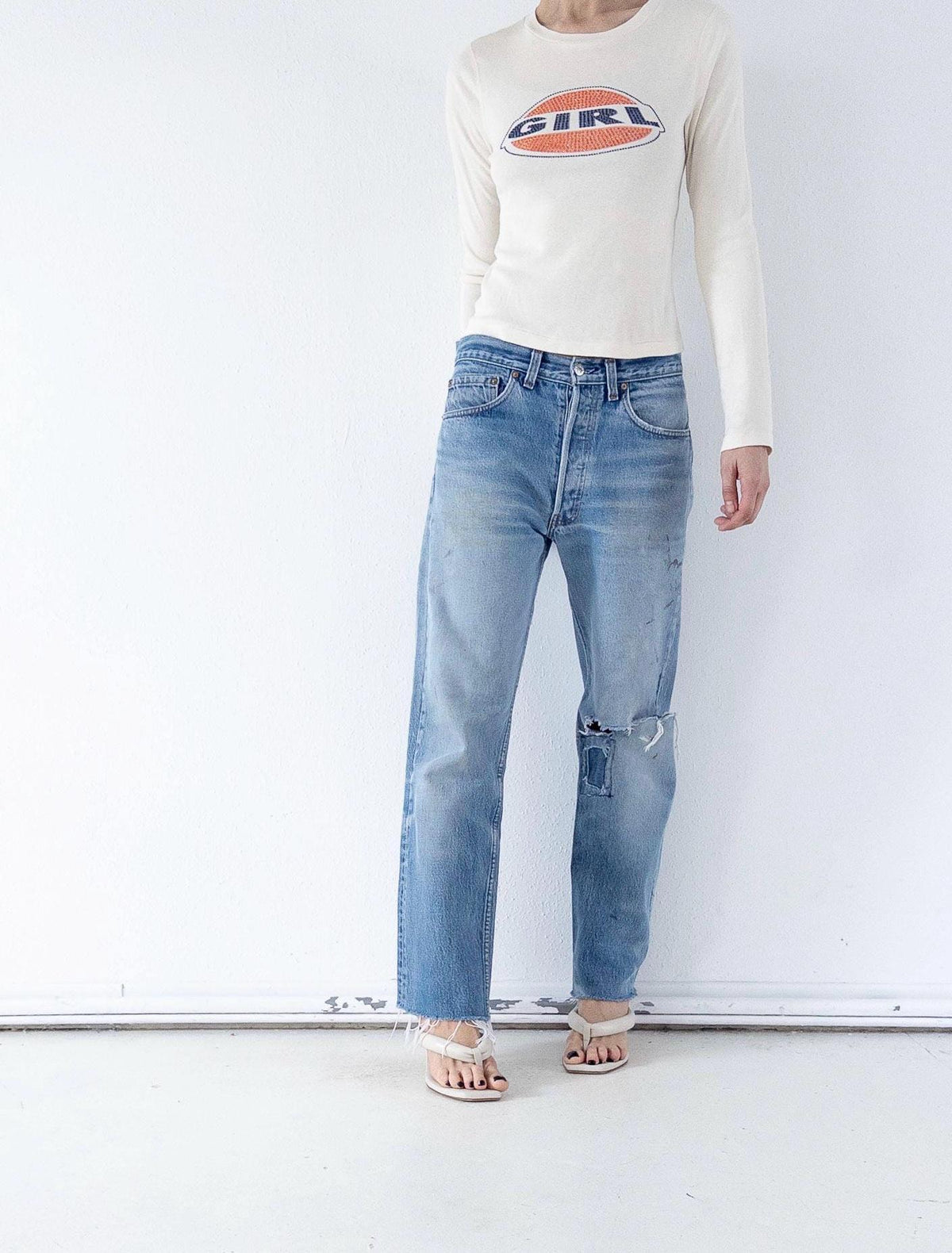 Levis 501 Jeans W30 L32 80s Vintage Made in USA Paint Splattered Thrashed Faded Mid Wash Denim 1987