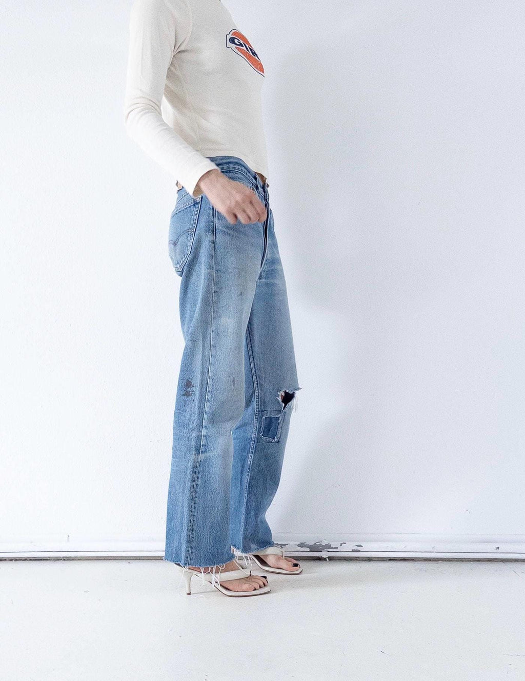 Levis 501 Jeans W30 L32 80s Vintage Made in USA Paint Splattered Thrashed Faded Mid Wash Denim 1987