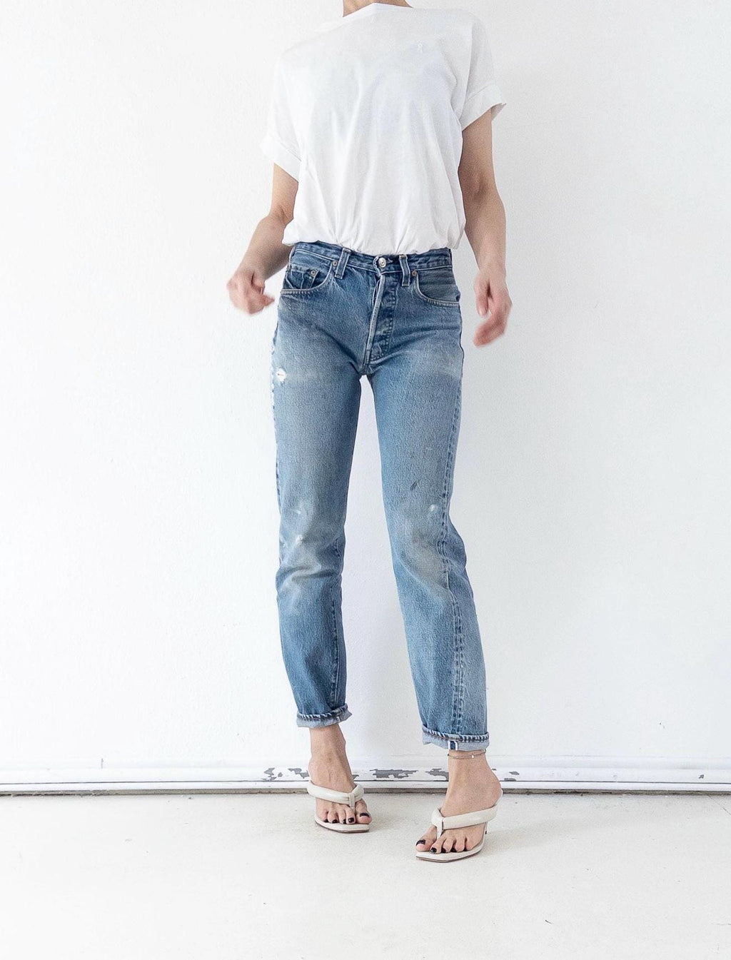 Levis 501 Selvedge Redline Jeans W25 L30 80s Vintage Made in USA Distressed Mid Blue Denim 1982