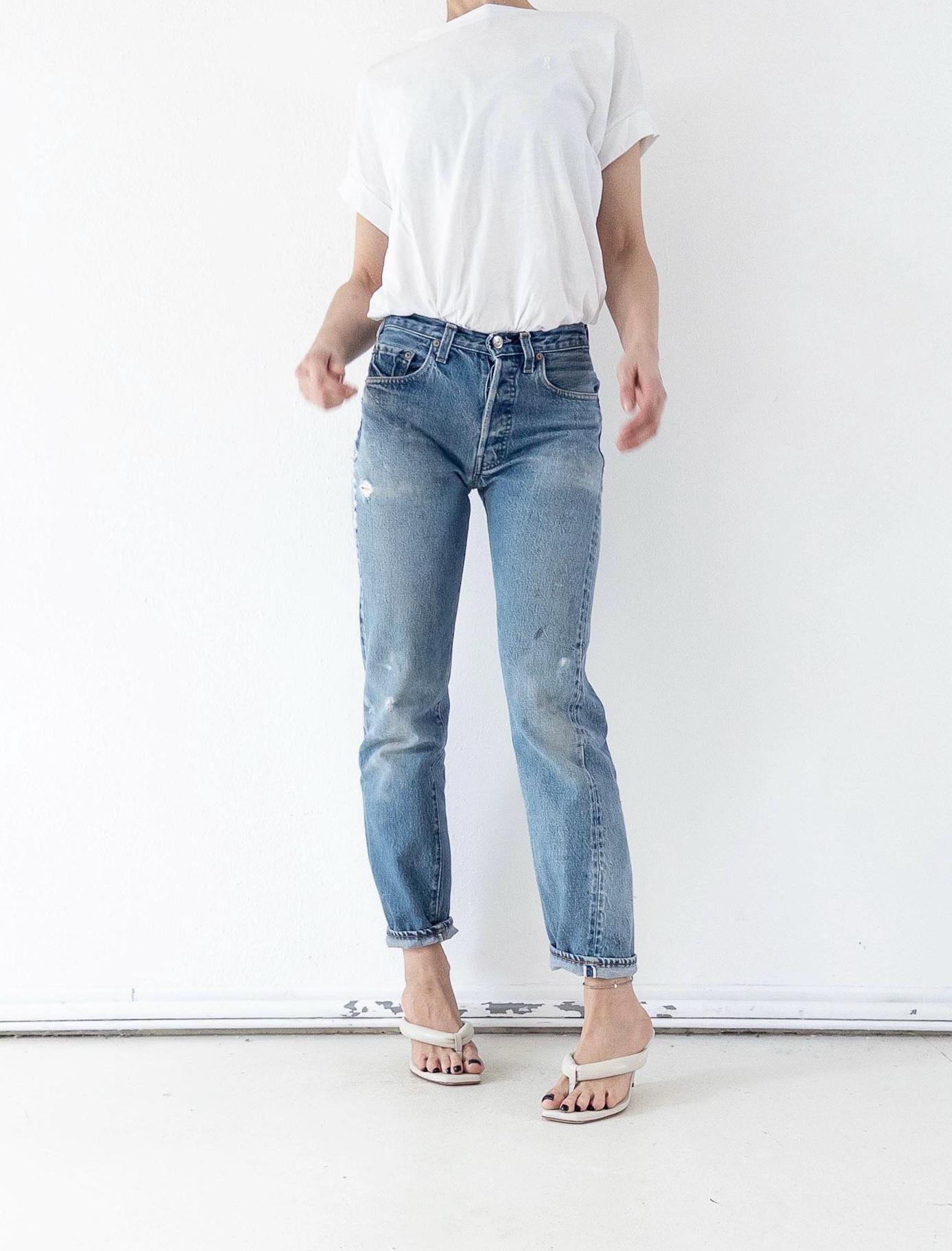 Levis 501 Selvedge Redline Jeans W25 L30 80s Vintage Made in USA Distressed Mid Blue Denim 1982