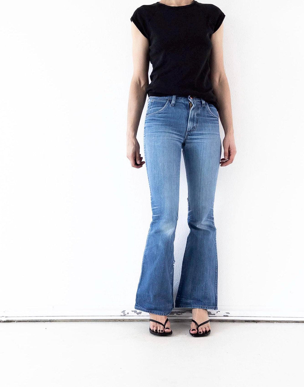 70s Vintage Wrangler Blue Bell Flared Jeans W24 Faded Mid Blue Distressed Bellbottoms