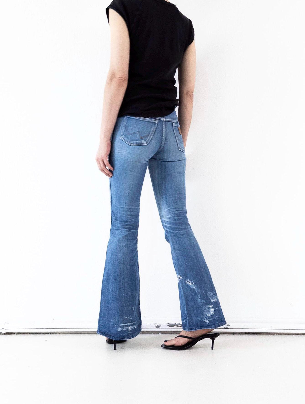 70s Vintage Wrangler Blue Bell Flared Jeans W24 Faded Mid Blue Distressed Bellbottoms