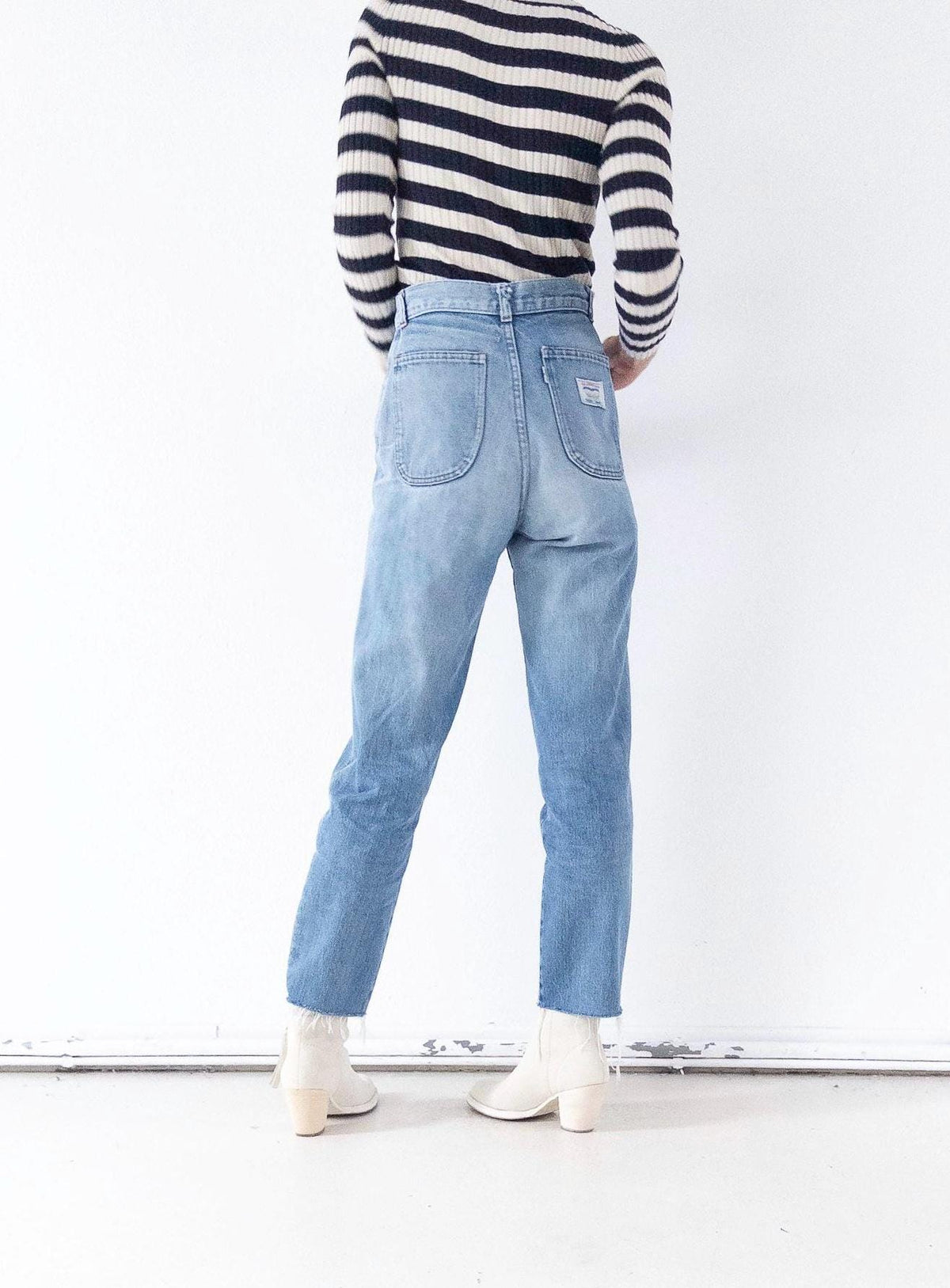 Levis Mom Jeans W27/28 L31 80s Vintage Made in France 1983 Faded Light Blue Distressed Ripped Denim