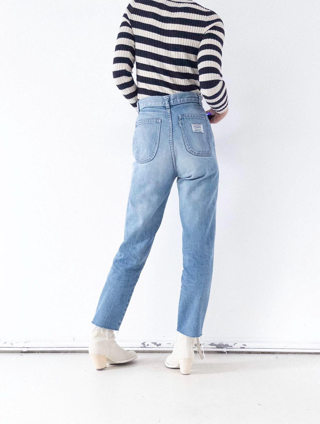Levis Mom Jeans W27/28 L31 80s Vintage Made in France 1983 Faded Light Blue Distressed Ripped Denim