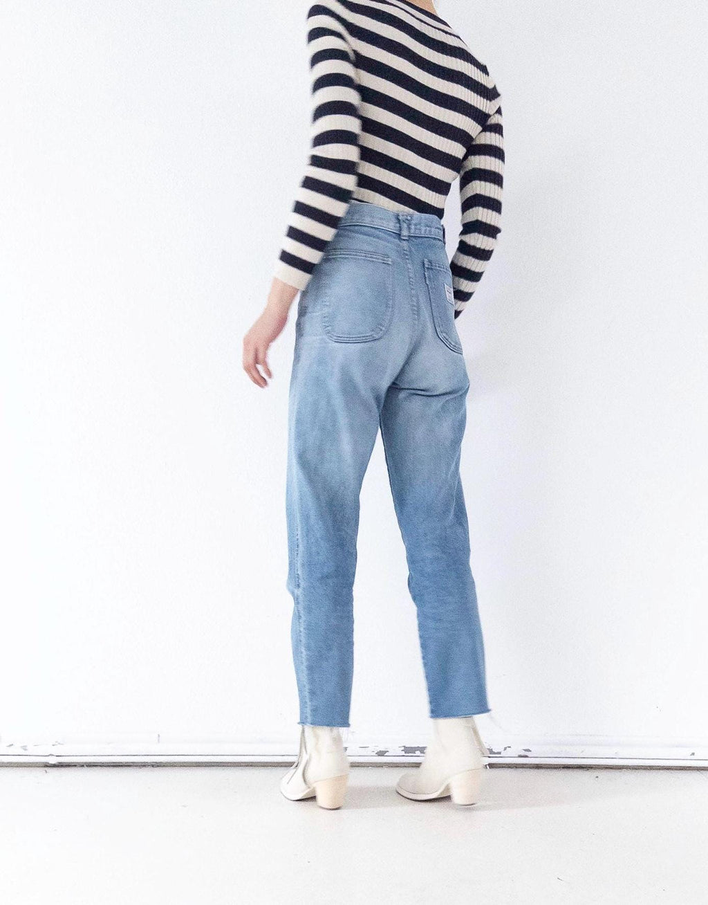 Levis Mom Jeans W27/28 L31 80s Vintage Made in France 1983 Faded Light Blue Distressed Ripped Denim