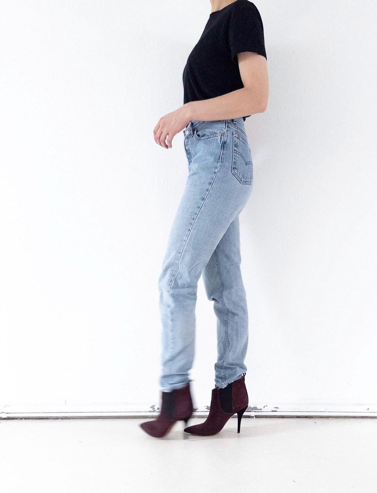 Levis 501 Jeans W26 L35 90s Vintage Light Blue Distressed 17501 Denim High Waist Made in USA 1992